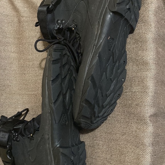 Size 11 Tactical Boot. Very lightweight and comfortable. Lightly Worn. Black. - Picture 2 of 4